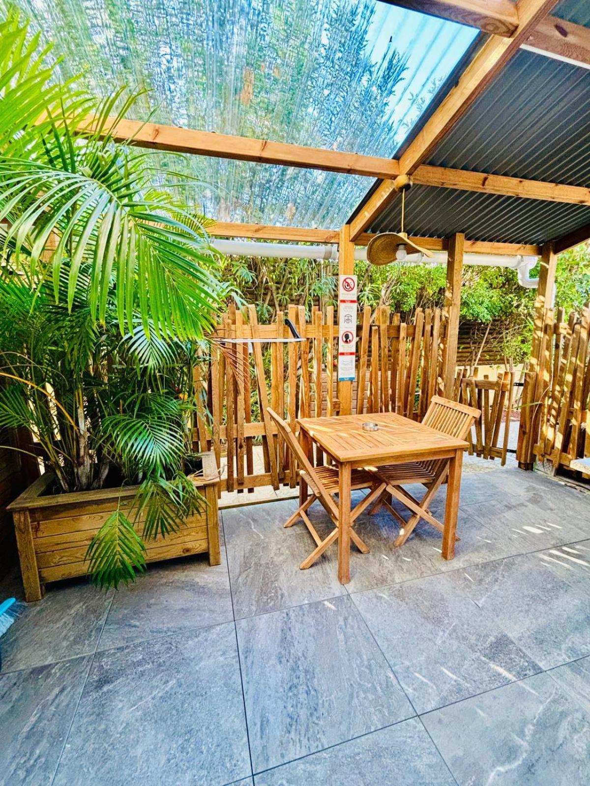 Hotel Coco Island 圣吉尔莱班 外观 照片